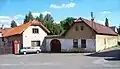 Stavení č. p. 26 a 13 na návsi