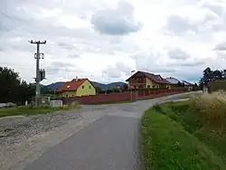 pohled od západu, domy č.p. 93 a 92