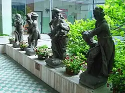 Bečov - škola atrium.jpg