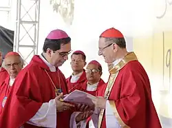 Arcibiskup Alas a kardinál Amato během kanonizace Mons. Romera