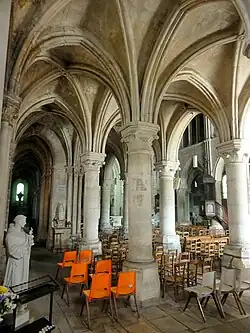 Interiér, boční lodi