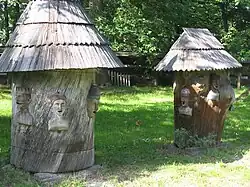 Kláty s česny ve tvaru obličejů, Valašské muzeum v přírodě