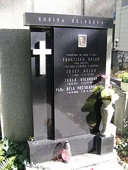 Hrob na hřbitově Malvazinky v Praze