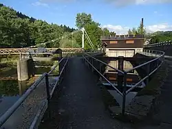 Jez a lávka přes Jizeru v Benešově u Semil