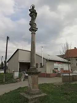 Sloup se sochou Panny Marie