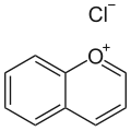 Benzopyryliumchlorid (chromenyliumchlorid), sůl chromenylia s chloridovým aniontem