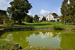 Návesní rybník s usedlostí čp. 2