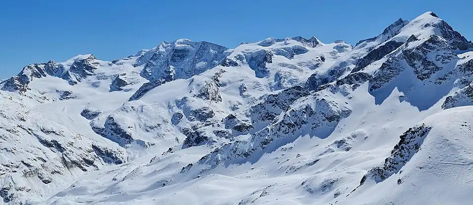 Bernina - ledovec Pers, ledovec Morteratsch, Vadret da la Fortezza, Piz Cambrena, Piz Trovat, Piz d'Arlas, Isla Persa, Piz Palü, Piz Spinas, Fortezza, Bellavista, Piz Zupò, Piz Argient, Crast’ Agüzza, Piz Bernina, Piz Alv/Pizzo Bianco, Biancograt, Piz Boval, Piz Morteratsch, Piz Prievlus, Sass dal Pos, Corn Boval und Rifugi dals Chamuotschs, pohled z Piz Mandra