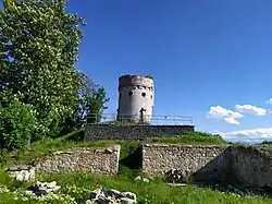 Obnovené hradní zdivo a vodárenská věž