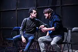 David Kozák a Filip Březina. Fotografie ze studentského představení Běsi od Norberta Závodského v divadle Disk.