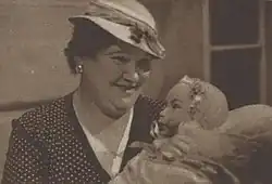 Betty Kysilková ve velké taškařici „Peníze nejsou všechno“, 1933