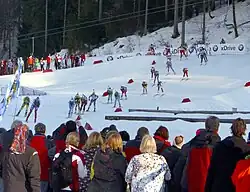 Závodníci během smíšené štafety