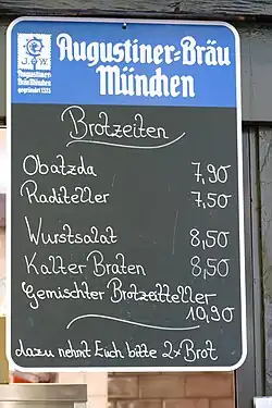 Jídelní lístek ve formě venkovní tabule (Německo)