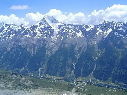 Masív Bietschhorn nad údolím Lötschental