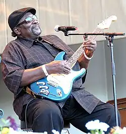 Big Jack Johnson při koncertě na Chicago Blues Festival, 2009