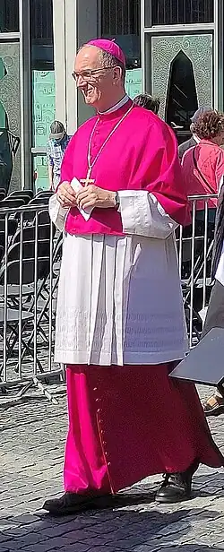 Mons. Borsch v chórovém oděvu