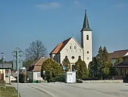 náves a kostel sv. Alžběty