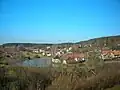 Pohled na obec od budovy bývalé školy