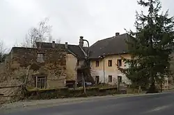 Chátrající budova mlýna