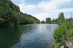 Pohled na jezero v lomu od jihozápadu