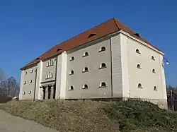 Blatná - kontribuční sýpka z 18. stol..jpg