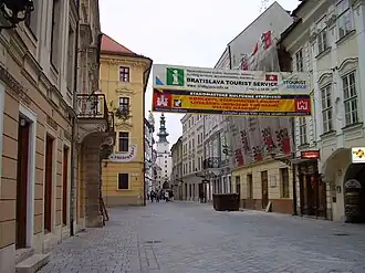 Ventúrska ulice, v pozadí Michalská brána