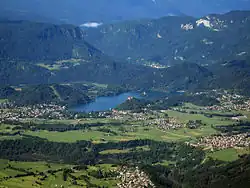 Město a jezero Bled