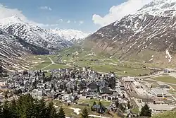 Pohled na Andermatt od Oberalppass