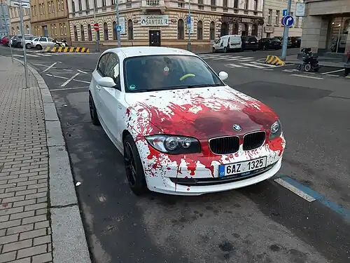 Relativně snadná forma tuningu je realizovatelná pomocí speciální fólie s motivem.