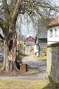 V Bořejově historická cesta končí u kostela sv. Jakuba