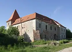 Bošovice - tvrz, květen 2016, obr02.jpg