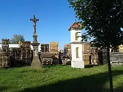 Boží muka a krucifix.jpg