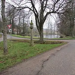 Boží muka ve Ctiboři na hlavní křižovatce (Q37168766) 01.jpg