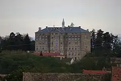 bývalý dívčí penzionát