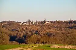 Celkový pohled na Bobrovníky z Vinné hory