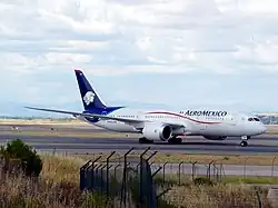 Boeing 787-8 na Letišti Adolfa Suáreze v Madridu.