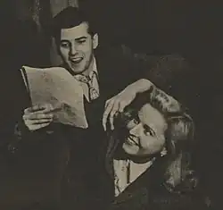 Marie Nováková a Bohumil Švarc natáčejí na zvukový pás