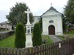 Bolatice, kaple Panny Marie a kříž, zblízka.JPG