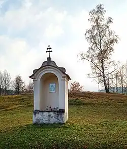 Výklenková kaple u kostela