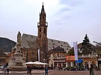Katedrála Nanebevzetí Panny Marie na Waltherově náměstí v Bolzanu