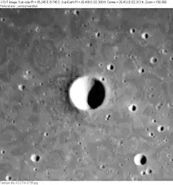 Kráter Borel (uprostřed)