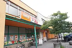 Borovany - obchodní dům čp. 3 na Žižkově náměstí (na místě zbořených památkových domů čp. 6, 7, 9 a 10) (2).jpg