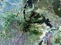Vulkanický komplex Boset-Beriča na snímku družice Landsat z roku 1999