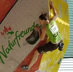 Silvie Rajfová v kvalifikaci na světovém poháru 2010 v boulderingu ve Vídni