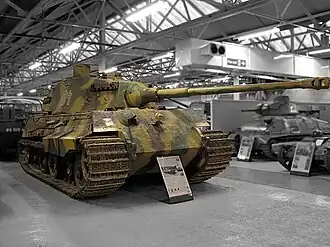 těžký tank Tiger II s Henschelovou (sériovou) věží, Tank Museum, Bovington, VB