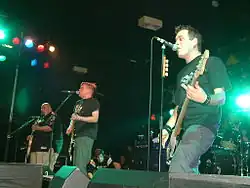 Skupina Bowling for Soup při vystoupení v Manchesteru v roce 2004