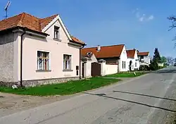 Domky na návsi ve Velikém Brázdimě
