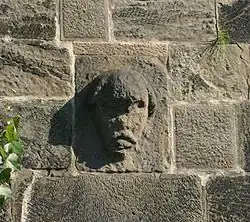 Reliéf Bradáče v navigaci u Karlova mostu