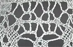 (9) Detail strojně paličkované krajky