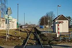 Zastávka v roce 2025, vlevo kolej vlečky Opavská lesní